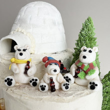 A cake decorated with polar bears. 